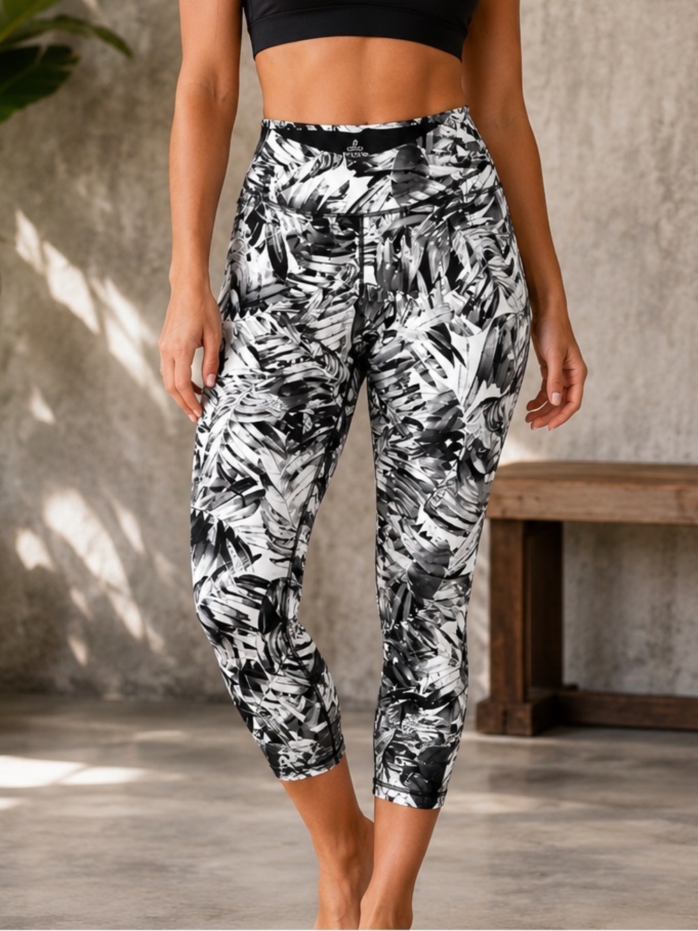 PrAna White Black Paradise Roxanne Capri Palm Leggings NWOT